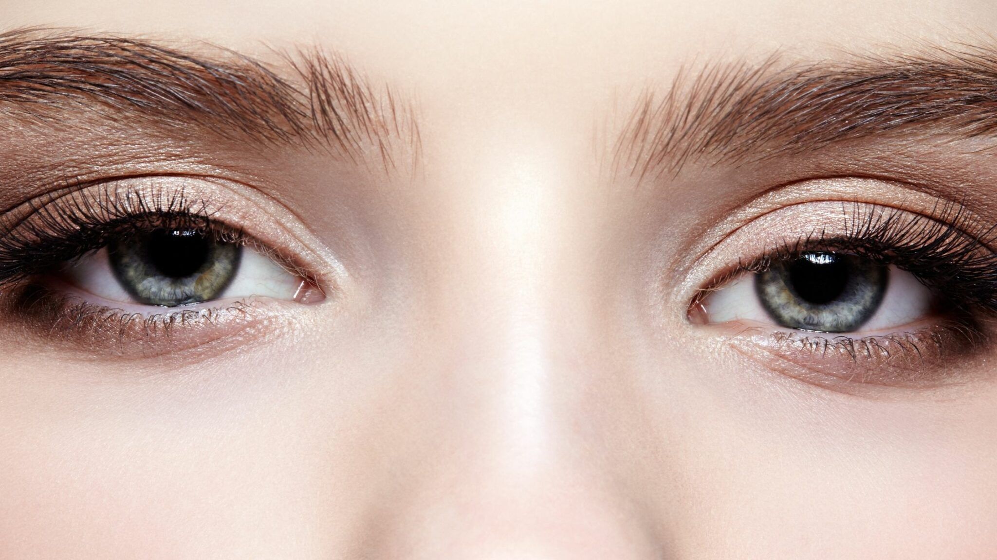 Augenbrauen-blick-brauenhärchen-wachstum-cultureandcream-blogpost