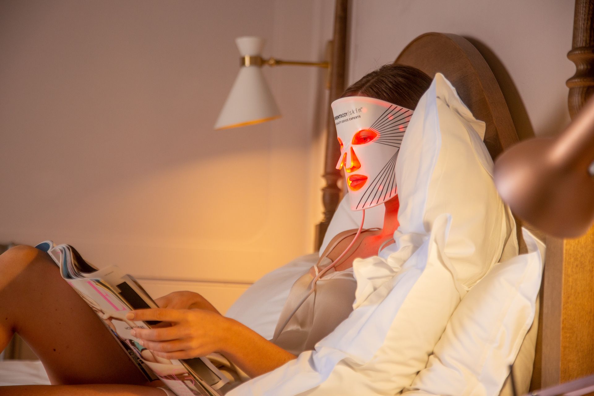 CurrentBody-Skin_LED-Lichttherapie-Maske-Gesicht_moods-cultureandcream-blogpost
