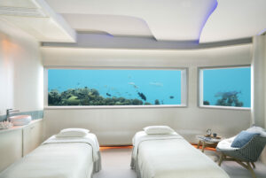 Maldives-Huvafen-Fushi-Spa-Underwater-Treatment-Room-cultuerandcream-blogpost