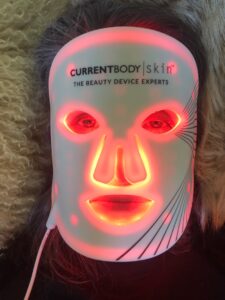 LED-mask-current-body-anti-aging-silikonmaske-cultureandcream-blogpost