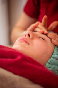 massage-facial-hautpflege-liftingeffekt-cultureandcream-blogpost
