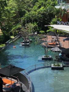 novotel-phuket-pool-asien-cultureandcream-blogpost
