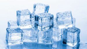 eiswürfel-cubes-kälte-kältetherapie-wasser-gefrieren-cultureandcream-blogpost