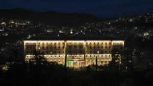Palazzo-Fiuggi-Exterior-by-Night-italien-wellness-medical-retreat-cultureandcream-blogpost
