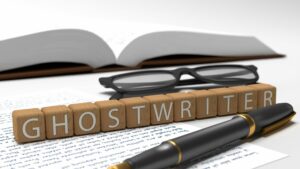 ghostwrite-autor-schreiben-schreibwerkzeug-brille-lesen-cultureandcream-blogpost