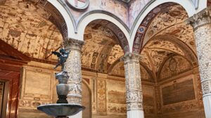 palazzo-vecchio-florenz-inside-column-fountain-cultureandcream-blogpost