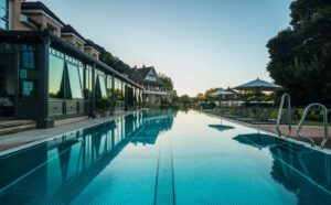 10spa_pool-Bollant-Wellness-Therapie-Wasser-cultureandcream-blogpost