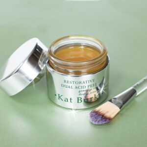 kat-burki-tiegel-jar-brush-peeling-glycolicacid-cultureandcream-blogpost