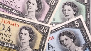 queen-elisabeth-crown-stamps-briefmarken-canada-cultureandcream-blogpost