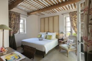 suite-coquillade-resort-hotel-luxury-rooms-historic-building-cultureandcream-blogpost