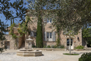 coquillade-hotel-provence-southoffrance-historic-building-cultureandcream-blogpost