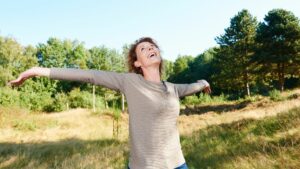 woman-menopause-newlife-newgoals-joy-empowerment-cultureandcream-blogost