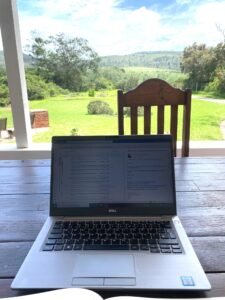 laptop-remote-work-terrasse-plettenberg-bay-cultureandcream-blogpost