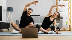 paerchen-couple-home-workout-stretching-cultureandcream-blogpost