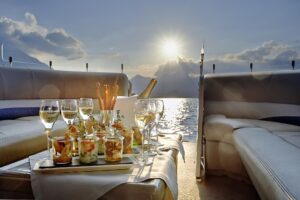 beatus-houseboat-dinner-sea-thunersee-cultureandcream-blogpost