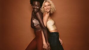 models-together-fashion-business-blond-dark-cultureandcream-blogpost