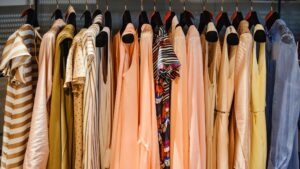 fashion-mode-kleiderstange-rack-clothes-selection-business-outfit-cultureandcream-blogpost