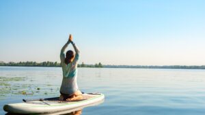 yoga-lake-sup-asana-cultureandcrea