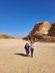desert-trip-walking-zufuss-wuestentour-cultureandcream-blogpost
